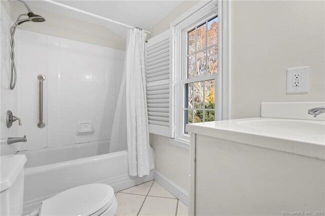 Building Photo - 87 Sylvan Rd