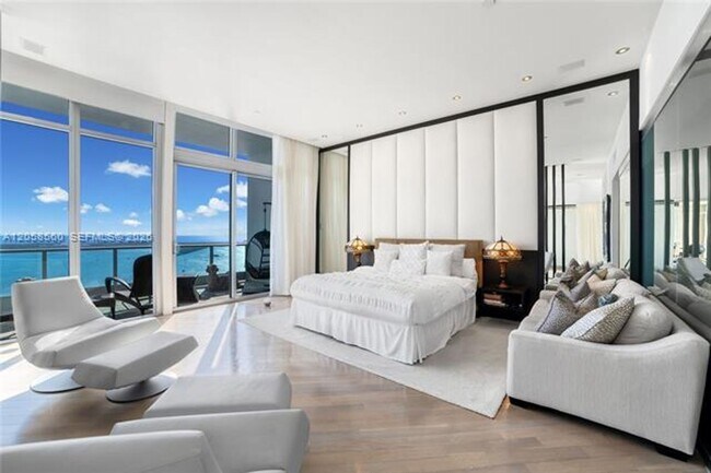 Building Photo - 1331 Brickell Bay Dr