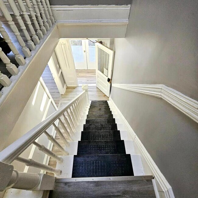 Building Photo - 128 35th St