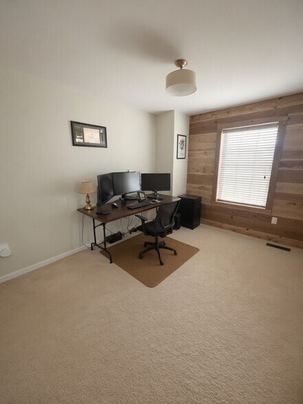 Building Photo - 680 Freedom Dr