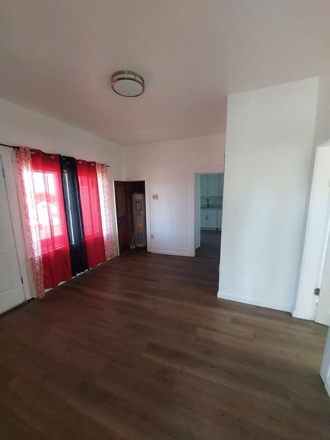 Building Photo - Charming Tacoma Home on a Peaceful Corner Lot!