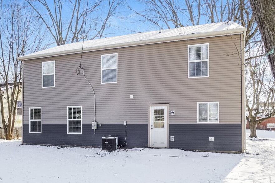 Building Photo - 4902 Dickens Dr