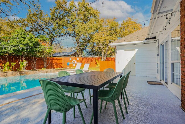 Building Photo - 7701 Ridgeway Ct