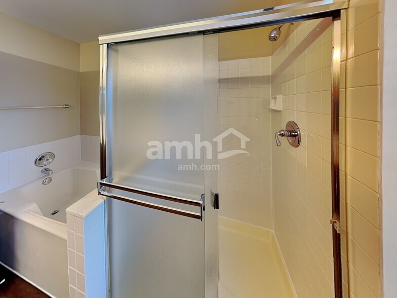 Building Photo - 434 Monarch Ln