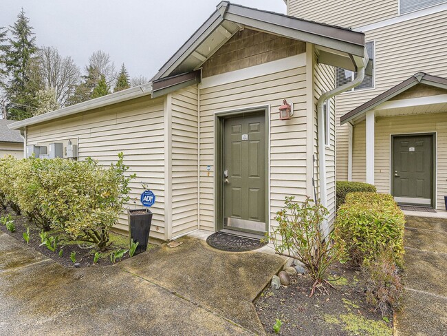Building Photo - Beautiful 3 Bed 3 Bath Kirkland Townhome @...