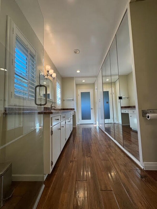 Building Photo - 714 Oceanview Dr