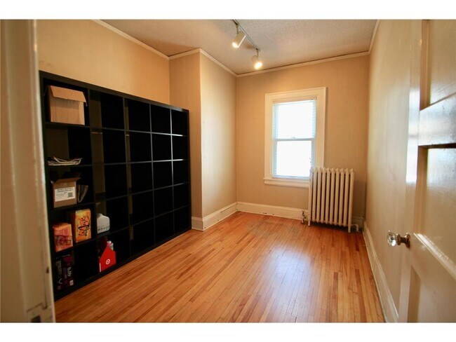 Building Photo - 1501 W 28th St