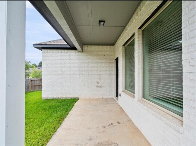 Building Photo - 311 Fanpalm Ct
