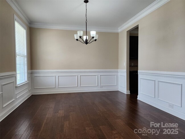 Building Photo - 1425 Skygrove Pl NW