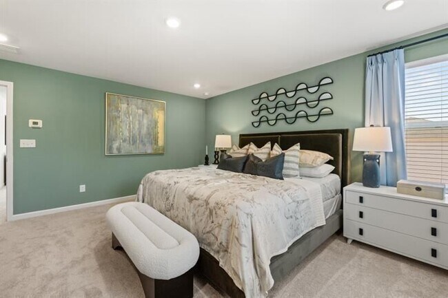 Building Photo - 465 Madison Lakeview Dr