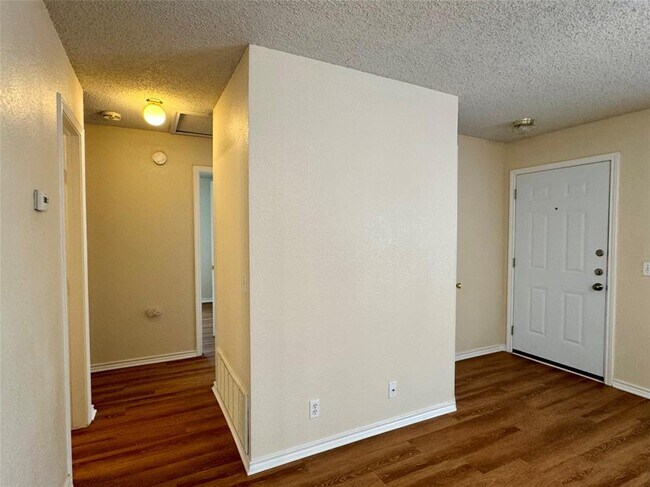 Building Photo - 109 Segovia Way