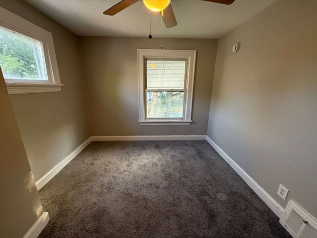 Building Photo - 3 BED 1 BATH BEAUTIFUL HOME IN CLEVELAND!