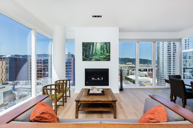 Building Photo - Modern Elegance at the Cosmopolitan on the Park