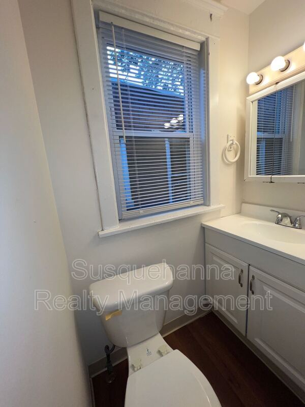 Building Photo - 1816 Boas St