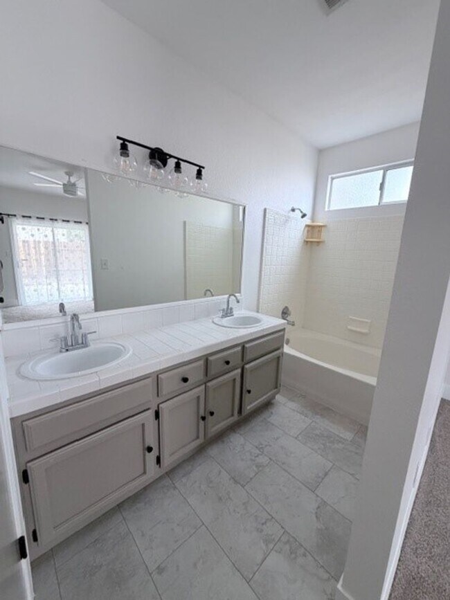 Building Photo - 10616 Petalo Dr