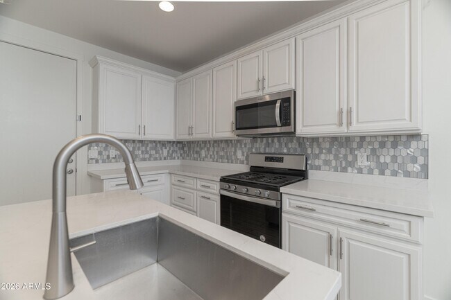 Building Photo - 6018 W Hartford Ct