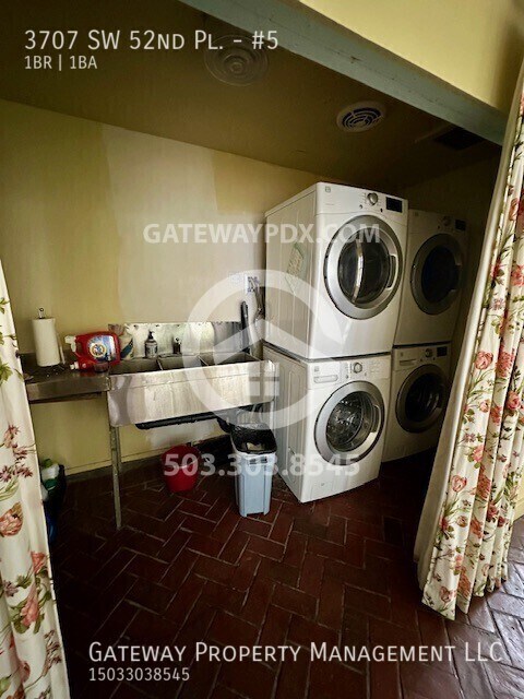 Building Photo - 3707 SW 52nd Pl