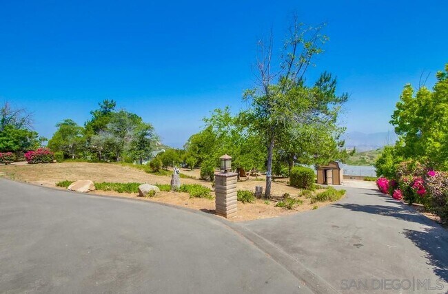 Building Photo - 145 La Cresta Heights Rd