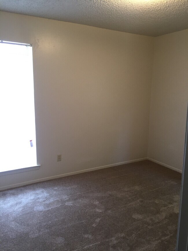 Building Photo - 4310 Prairie Dr