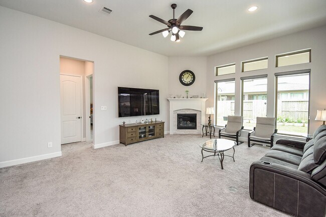 Building Photo - 28903 Creekside Bend Dr