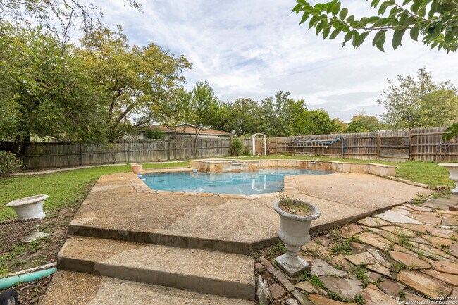 Building Photo - 224 Shadyview Dr