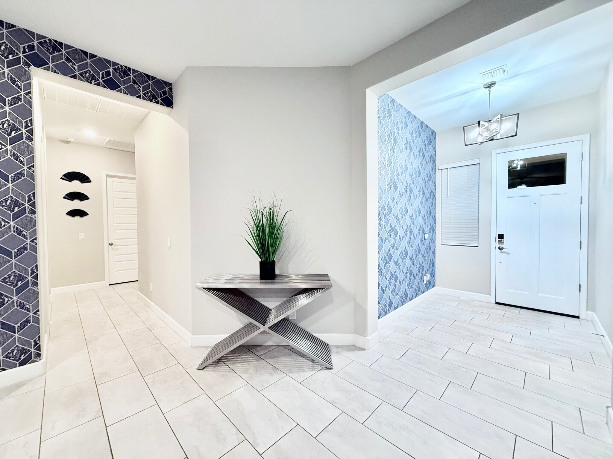 Building Photo - 2506 E Pleasant Ln