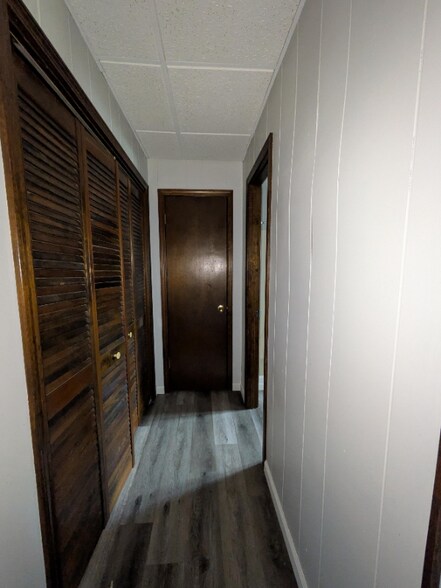 Building Photo - 209 W Oak St