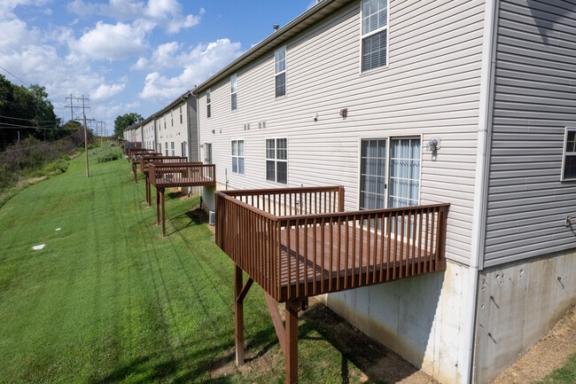 Building Photo - 601 Glenstone Dr