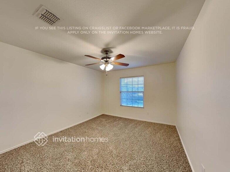 Building Photo - 802 Lazy Bayou Dr
