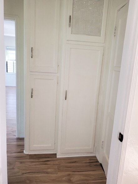 Linen Closet - 3960 Haines St