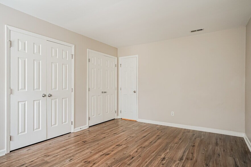 Building Photo - 100 Remington Woods Dr