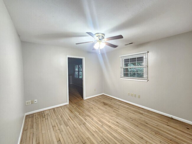 Building Photo - ***FIRST MONTH RENT FREE*** Black Mountain Rentals- Close to Lake Tomahawk and Black Mountain Gol...