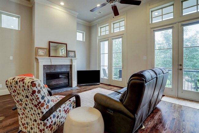 Building Photo - 10912 Wrenwood Park