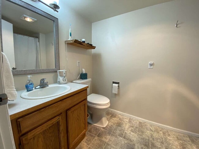 Building Photo - Downstairs Suite with Private Kitchen & Ba...