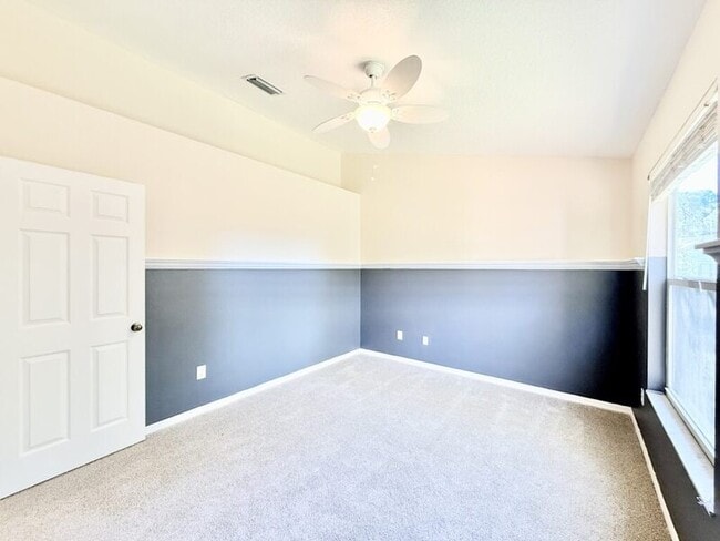 Building Photo - 13706 Forest Lake Dr