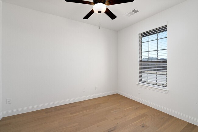 Building Photo - 2600 Chester Dr