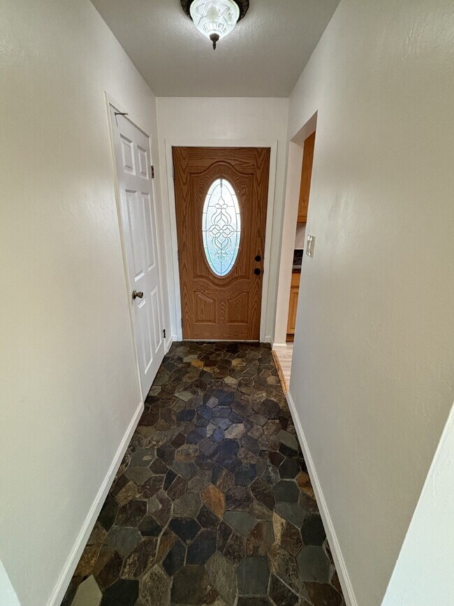 Building Photo - 5358 Laurel Dr