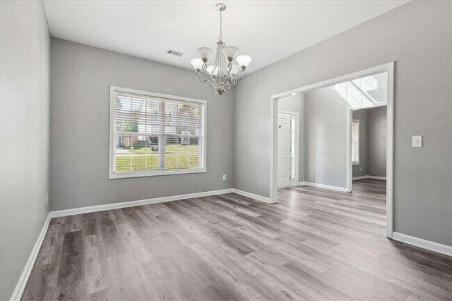 Building Photo - 96 Lenore Ct