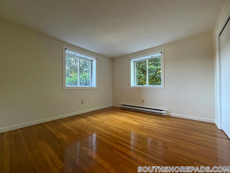 Building Photo - 255 Elm St