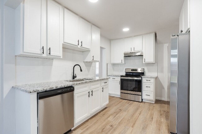 Building Photo - 1109 SW 26th St