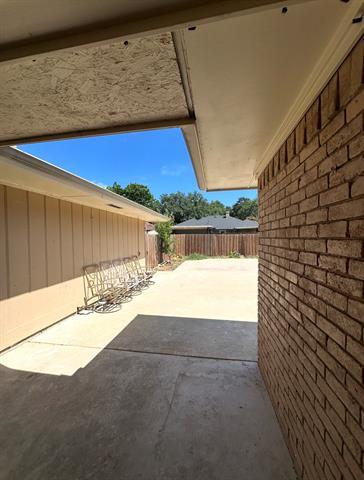 Building Photo - 1121 Goldenrod Dr