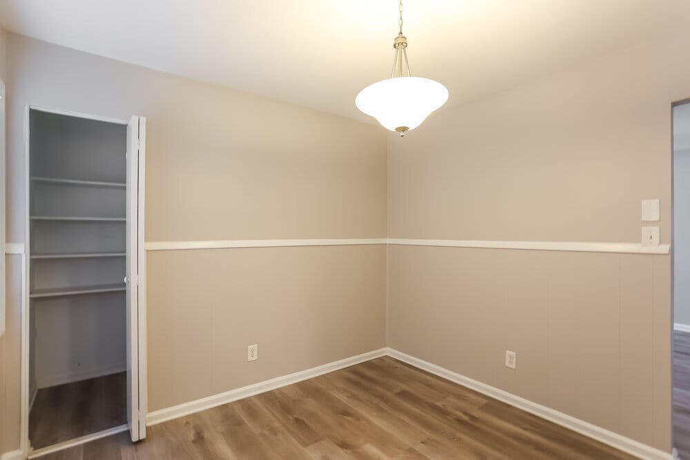 Building Photo - 1550 Flicker Rd