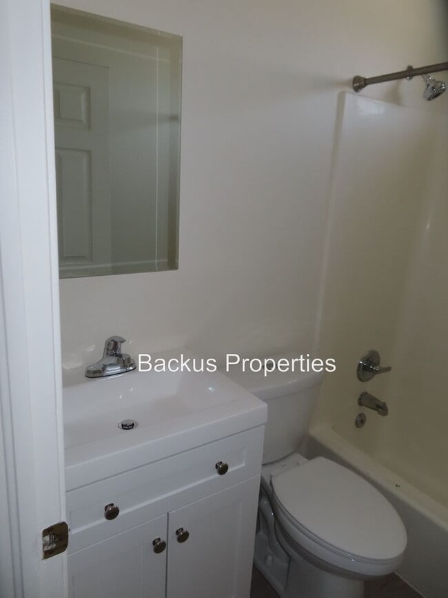 Building Photo - Newly renovated three bedroom duplex in Soledad