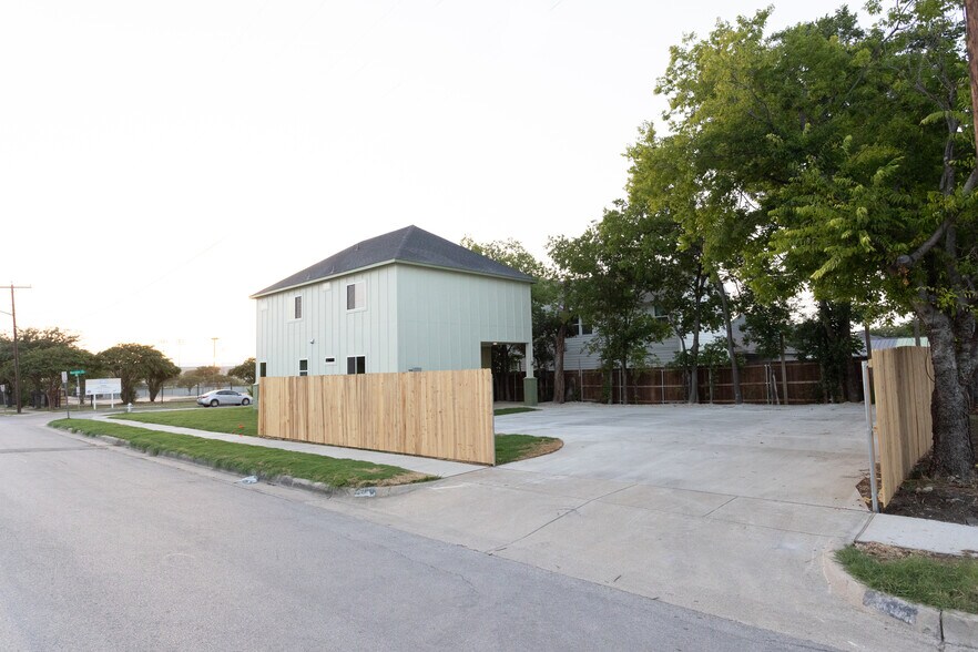 Building Photo - 2945 Gordon Ave