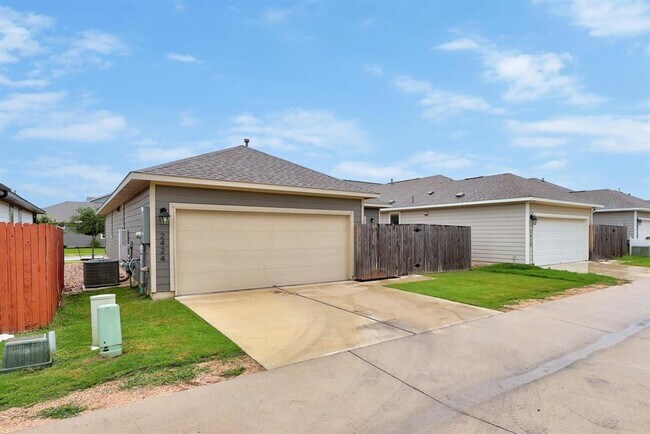 Building Photo - 2424 Pecan Island Dr
