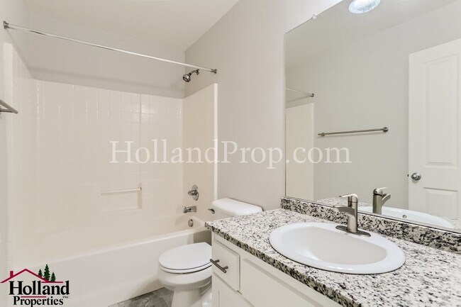 Building Photo - Stylish 3-Level Townhome Surrounded by Nat...