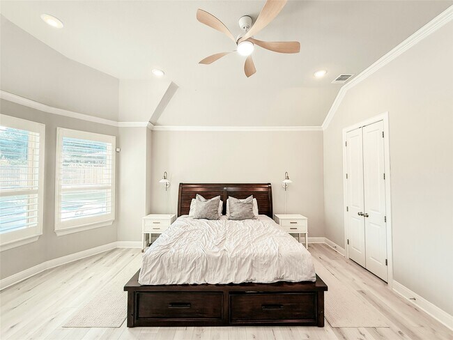 Building Photo - 2416 Belen Dr