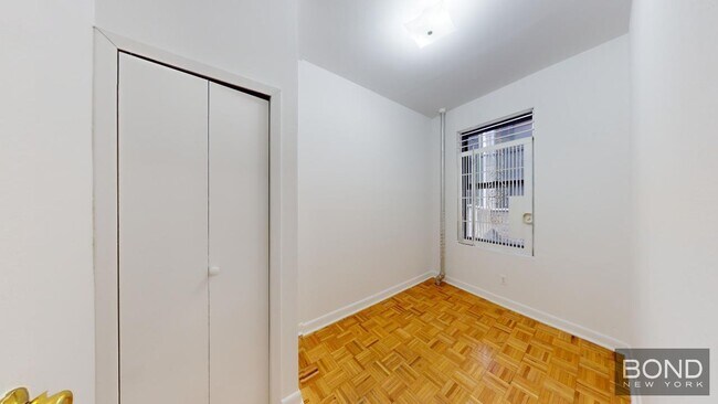 Building Photo - 369 Broome St