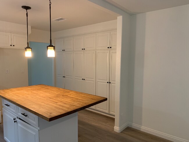 Building Photo - 4571 Lockhaven Cir