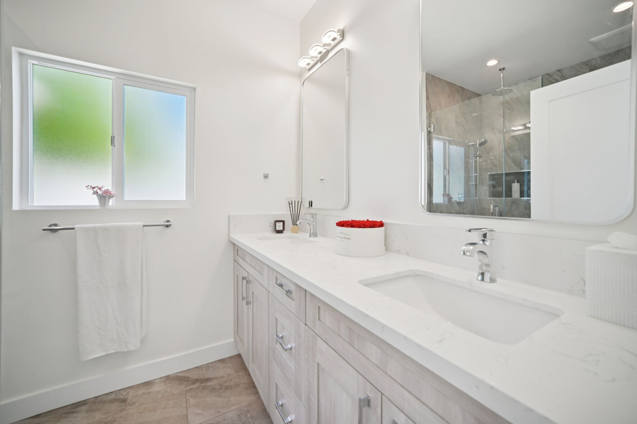 Building Photo - 8436 Oakdale Ave